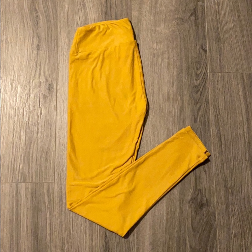 SOLD: LulaRoe Solid Leggings